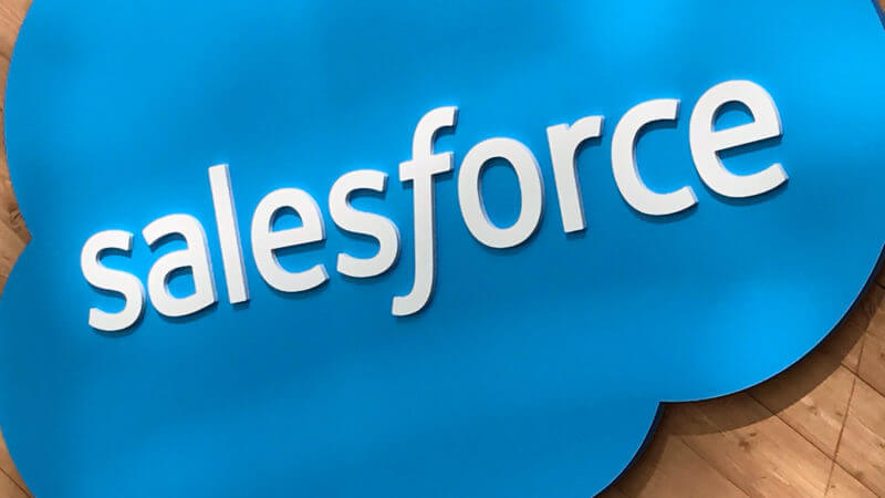 Salesforce Kârını Artırırken İşe Alımları Azaltıyor