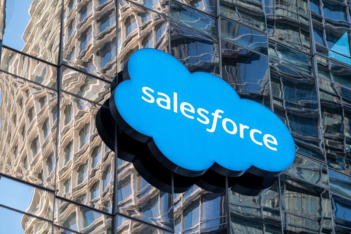 Salesforce, Yılın Geri Kalanı İçin Tahminleri Yükseltti