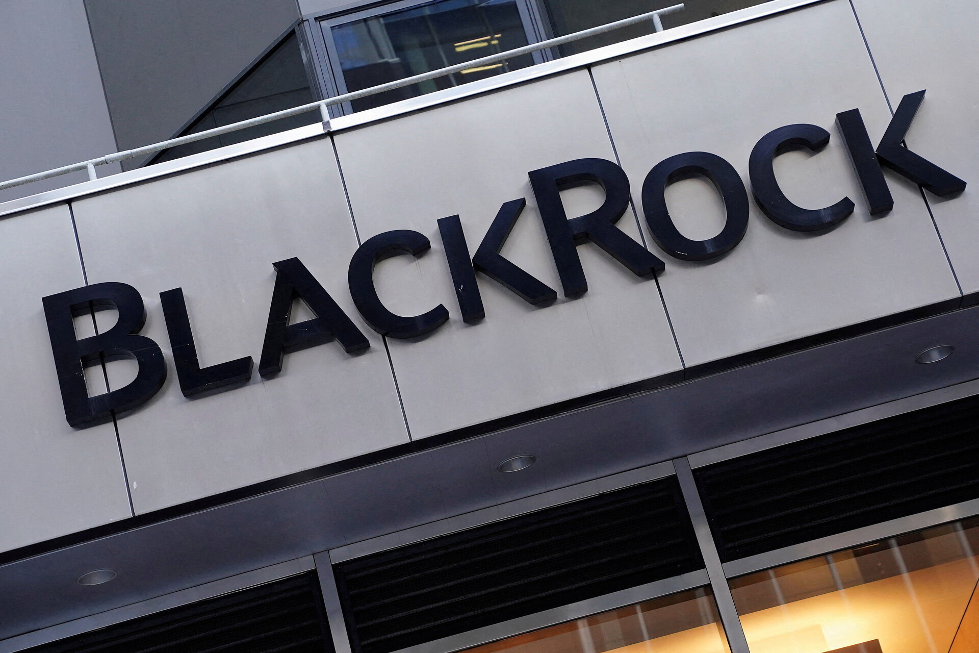 BlackRock CEO’sundan 15 Milyon Dolarlık Insider Satışı