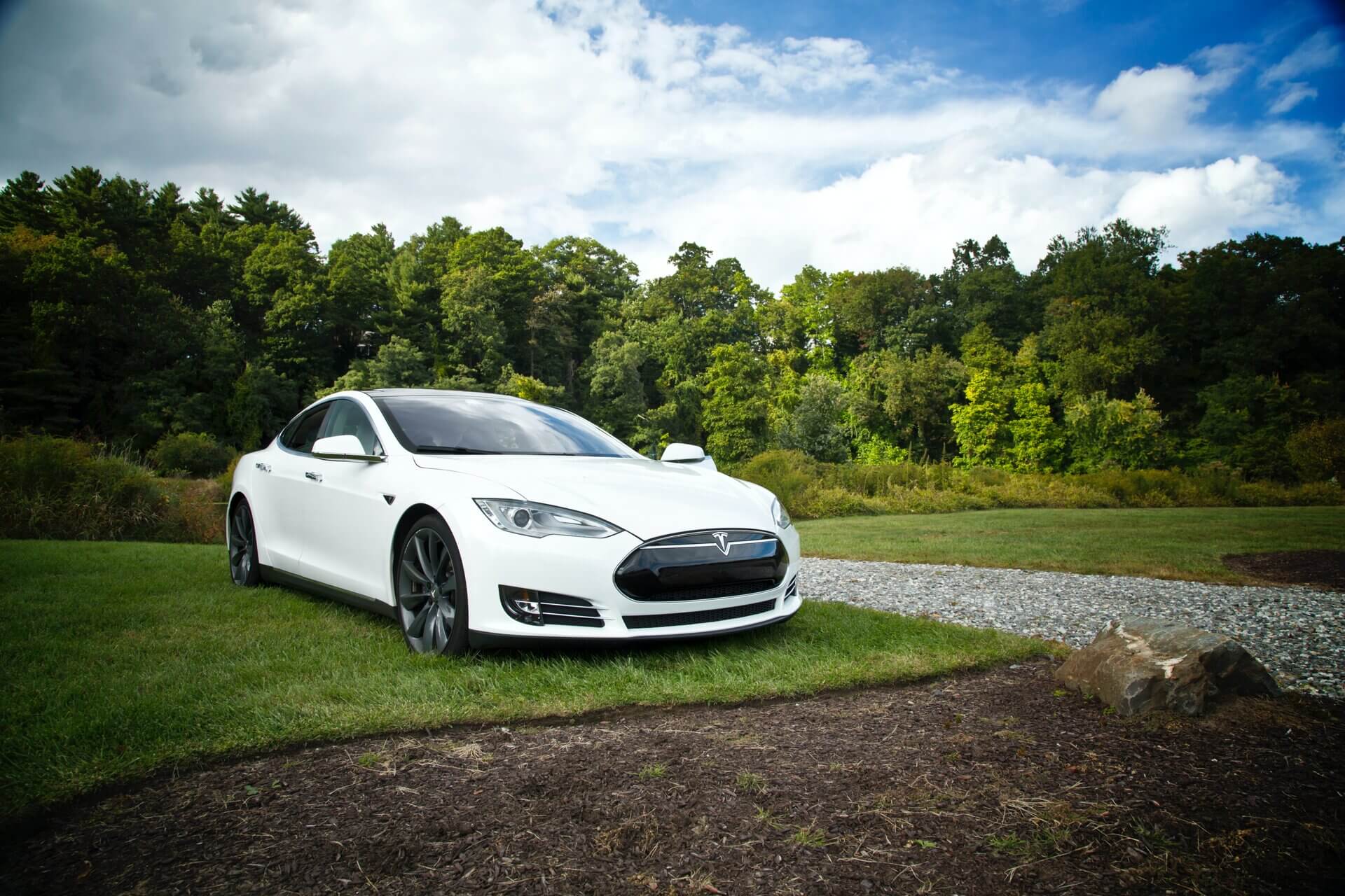 Tesla, Çin’de Model S ve X’in Fiyatlarını Düşürdü